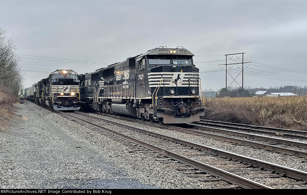 NS 1802 overtaking the C&F local